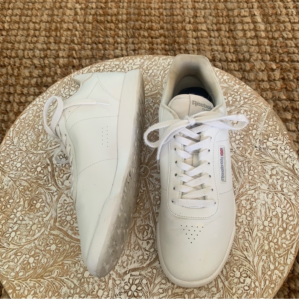 Women’s Classic Reebok White Sneakers Shoes 11